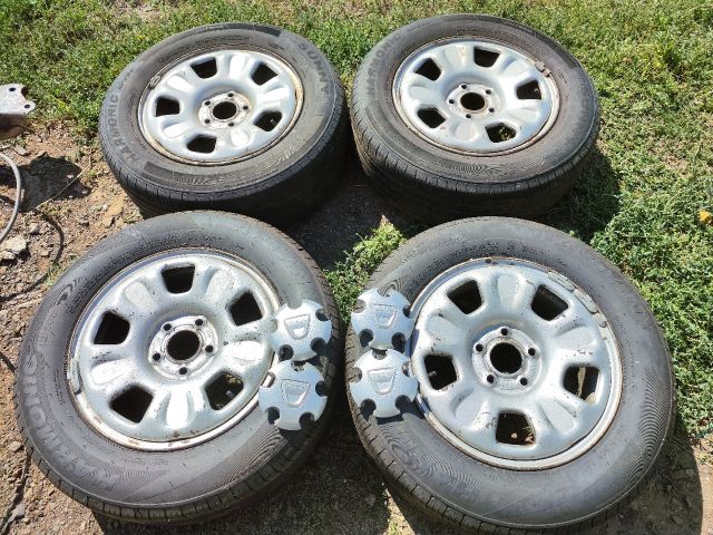 bontott DACIA DUSTER Acélfelni Szett Gumival