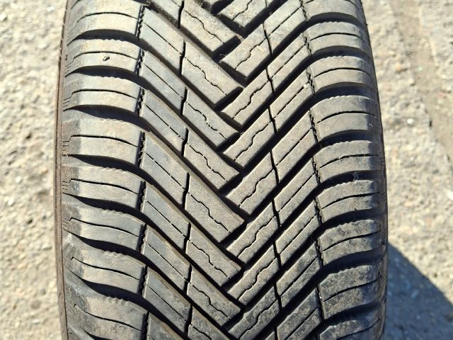 bontott DACIA DUSTER Alufelni Gumival (1 db)