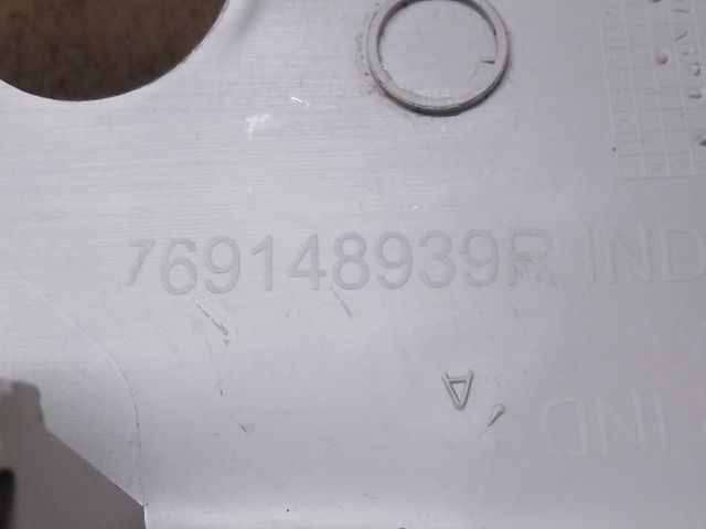 bontott DACIA DUSTER Bal B Oszlop Burkolat