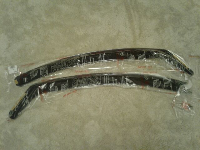 bontott DACIA DUSTER Bal első Ablak Légterelő