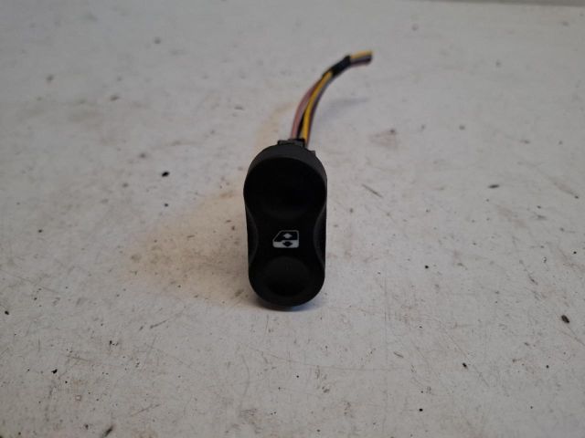 bontott DACIA DUSTER Bal első Ablakemelő Kapcsoló