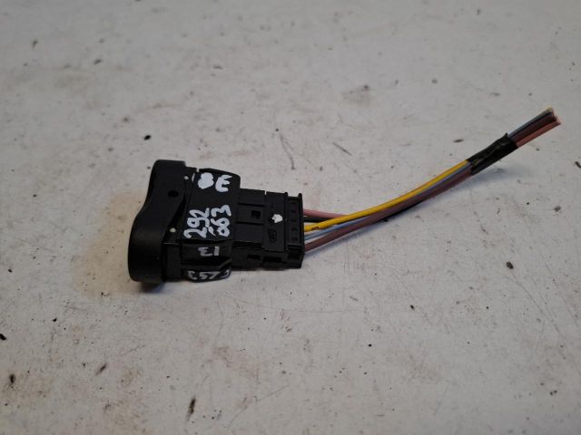 bontott DACIA DUSTER Bal első Ablakemelő Kapcsoló