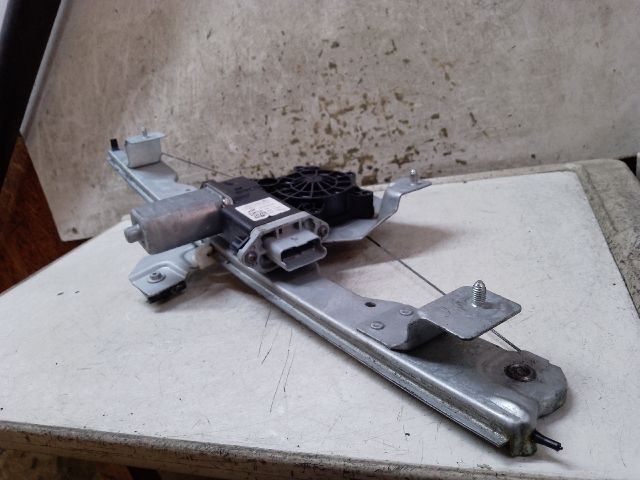 bontott DACIA DUSTER Bal első Ablakemelő Szerkezet (Elektromos)