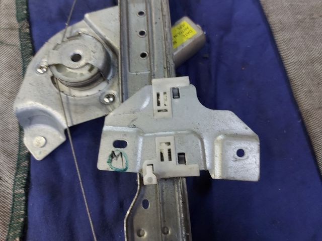 bontott DACIA DUSTER Bal első Ablakemelő Szerkezet (Elektromos)