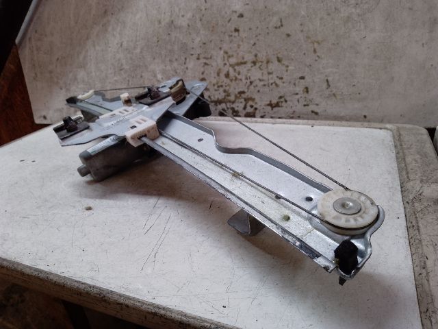 bontott DACIA DUSTER Bal első Ablakemelő Szerkezet (Elektromos)