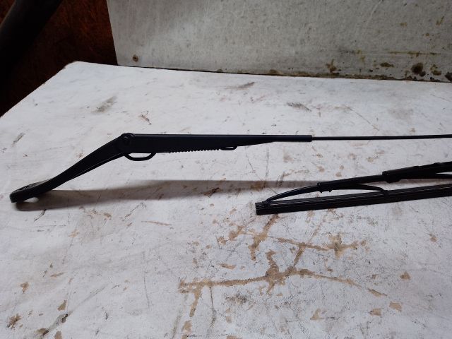 bontott DACIA DUSTER Bal első Ablaktörlő Kar