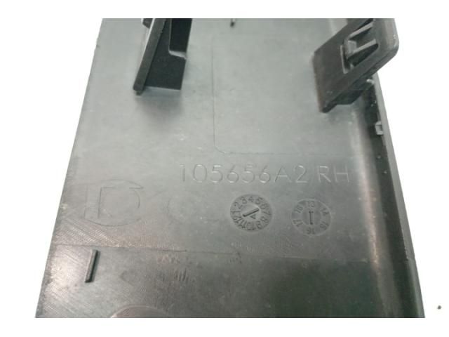 bontott DACIA DUSTER Bal első Ajtó Díszléc