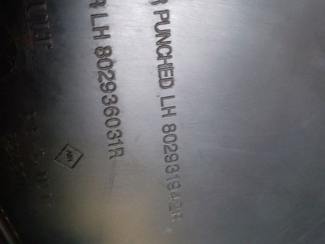 bontott DACIA DUSTER Bal első Ajtó Díszléc