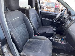 bontott DACIA DUSTER Bal első Ajtóhatároló