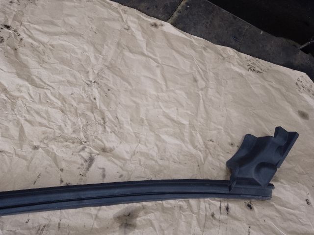 bontott DACIA DUSTER Bal első Gumikéder