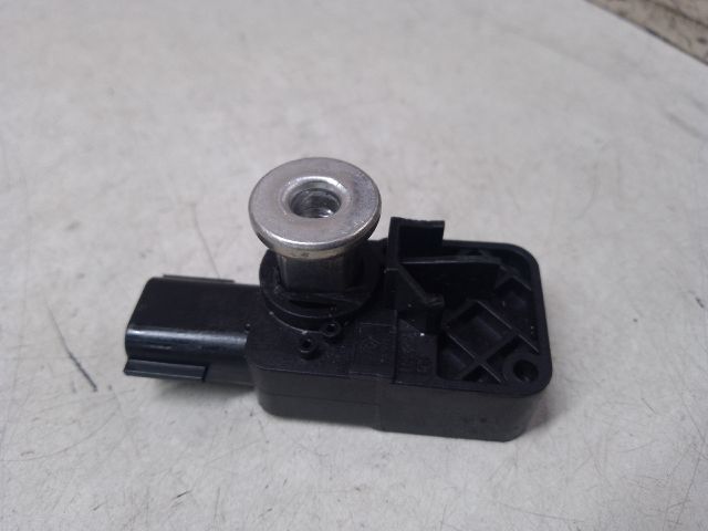 bontott DACIA DUSTER Bal első Oldal Ütközés Érzékelő