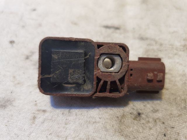 bontott DACIA DUSTER Bal első Oldal Ütközés Érzékelő