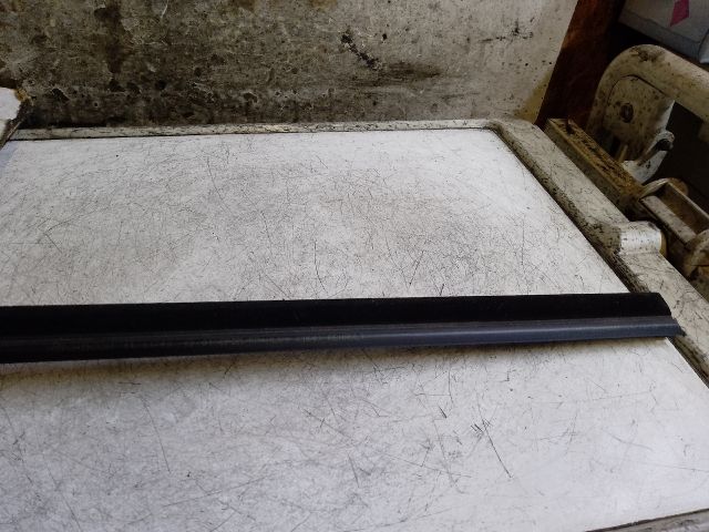 bontott DACIA DUSTER Bal első Vízlehúzó Gumicsík