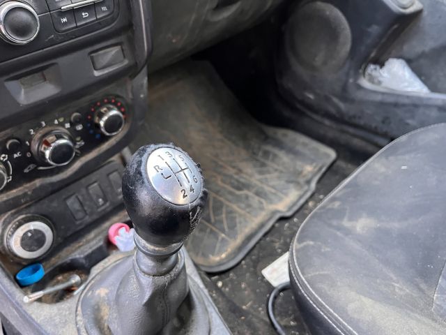 bontott DACIA DUSTER Bal első Zsanér