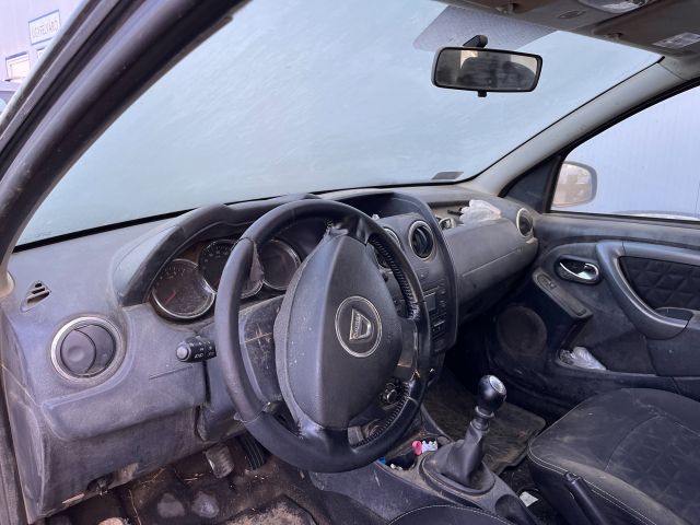 bontott DACIA DUSTER Bal első Zsanér