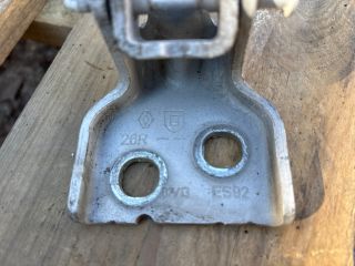 bontott DACIA DUSTER Bal első Zsanér