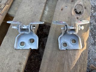 bontott DACIA DUSTER Bal első Zsanér