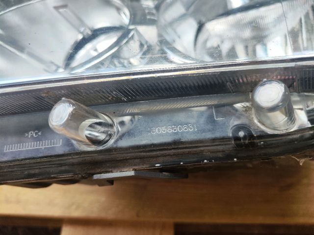 bontott DACIA DUSTER Bal Fényszóró