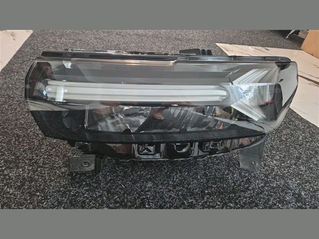 bontott DACIA DUSTER Bal Fényszóró