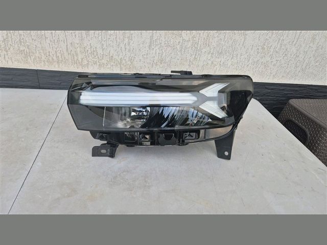 bontott DACIA DUSTER Bal Fényszóró