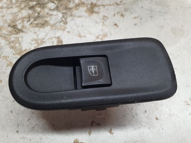 bontott DACIA DUSTER Bal hátsó Ablakemelő Kapcsoló