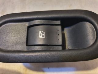 bontott DACIA DUSTER Bal hátsó Ablakemelő Kapcsoló