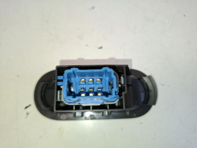 bontott DACIA DUSTER Bal hátsó Ablakemelő Kapcsoló