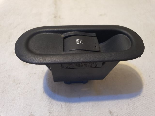 bontott DACIA DUSTER Bal hátsó Ablakemelő Kapcsoló