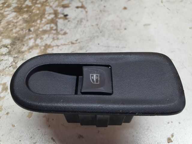 bontott DACIA DUSTER Bal hátsó Ablakemelő Kapcsoló