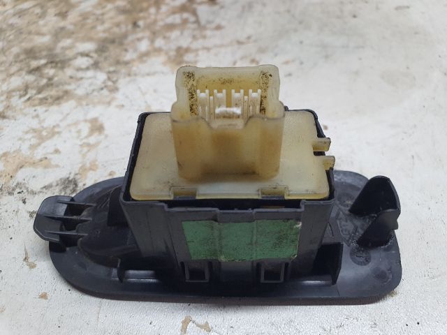 bontott DACIA DUSTER Bal hátsó Ablakemelő Kapcsoló