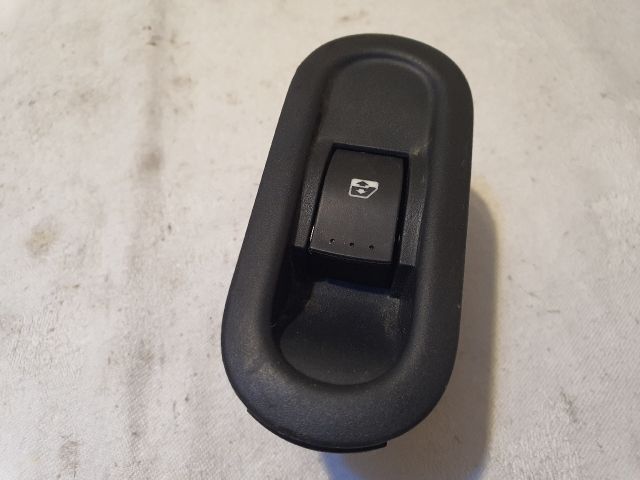 bontott DACIA DUSTER Bal hátsó Ablakemelő Kapcsoló