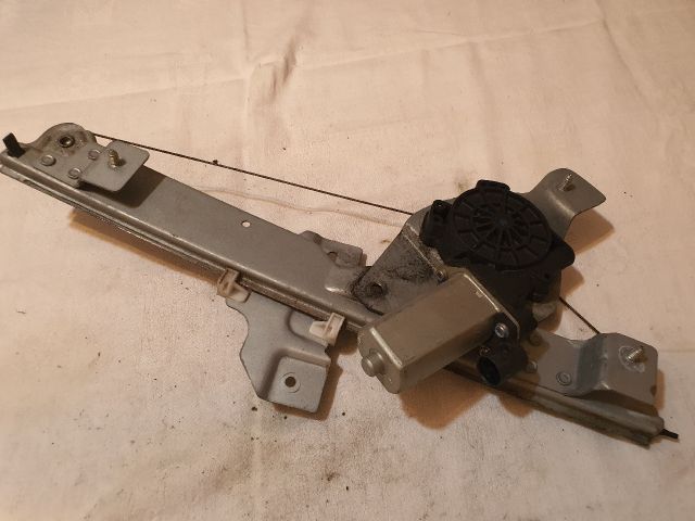 bontott DACIA DUSTER Bal hátsó Ablakemelő Szerkezet (Elektromos)