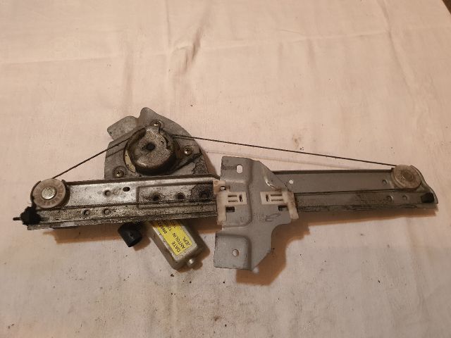 bontott DACIA DUSTER Bal hátsó Ablakemelő Szerkezet (Elektromos)