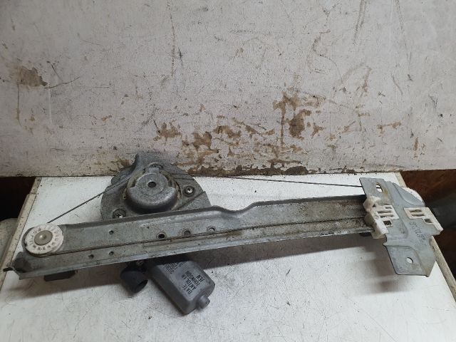 bontott DACIA DUSTER Bal hátsó Ablakemelő Szerkezet (Elektromos)