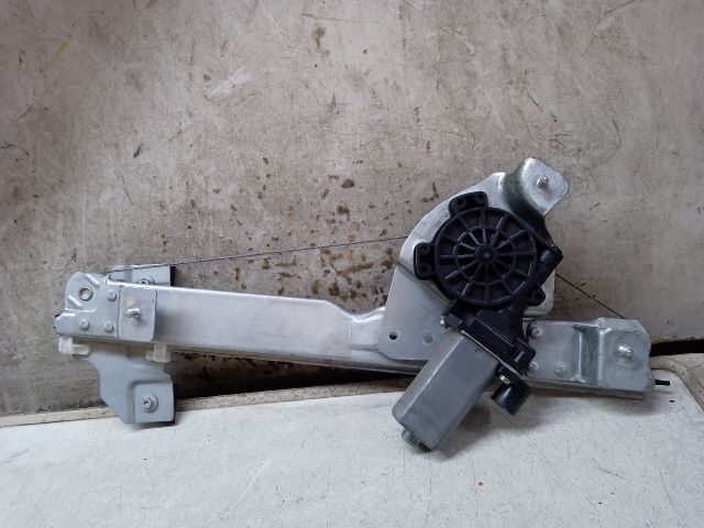 bontott DACIA DUSTER Bal hátsó Ablakemelő Szerkezet (Elektromos)