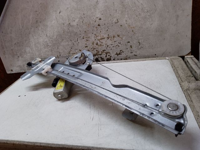 bontott DACIA DUSTER Bal hátsó Ablakemelő Szerkezet (Elektromos)