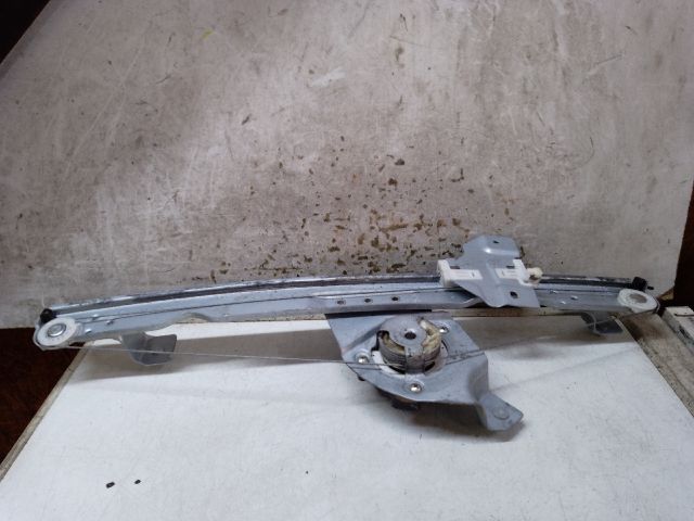 bontott DACIA DUSTER Bal hátsó Ablakemelő Szerkezet (Elektromos)