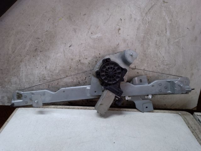 bontott DACIA DUSTER Bal hátsó Ablakemelő Szerkezet (Elektromos)