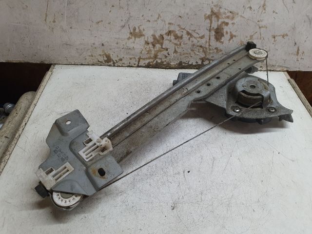 bontott DACIA DUSTER Bal hátsó Ablakemelő Szerkezet (Elektromos)