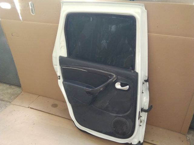 bontott DACIA DUSTER Bal hátsó Ajtó (Részeivel)