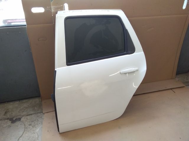 bontott DACIA DUSTER Bal hátsó Ajtó (Részeivel)