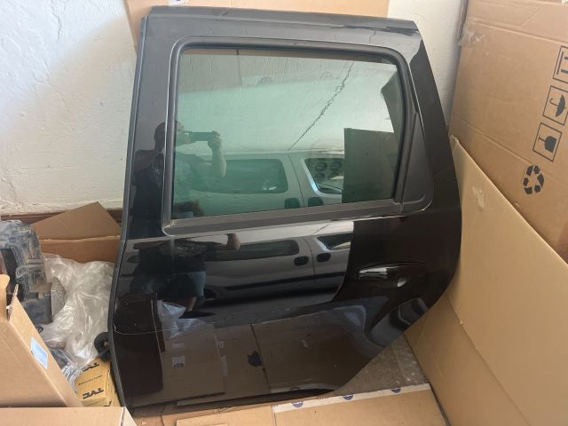 bontott DACIA DUSTER Bal hátsó Ajtó (Részeivel)