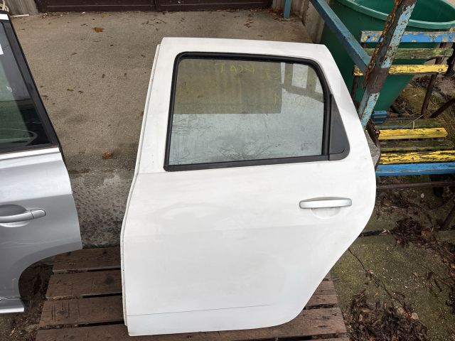 bontott DACIA DUSTER Bal hátsó Ajtó (Részeivel)