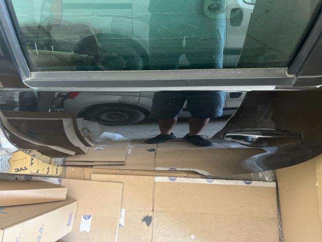 bontott DACIA DUSTER Bal hátsó Ajtó (Részeivel)