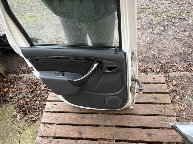 bontott DACIA DUSTER Bal hátsó Ajtó (Részeivel)