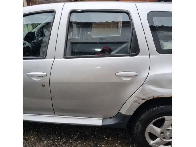bontott DACIA DUSTER Bal hátsó Ajtó (Üres lemez)