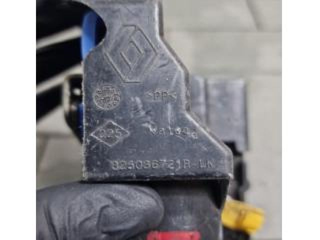 bontott DACIA DUSTER Bal hátsó Ajtózár