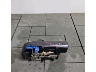 bontott DACIA DUSTER Bal hátsó Ajtózár