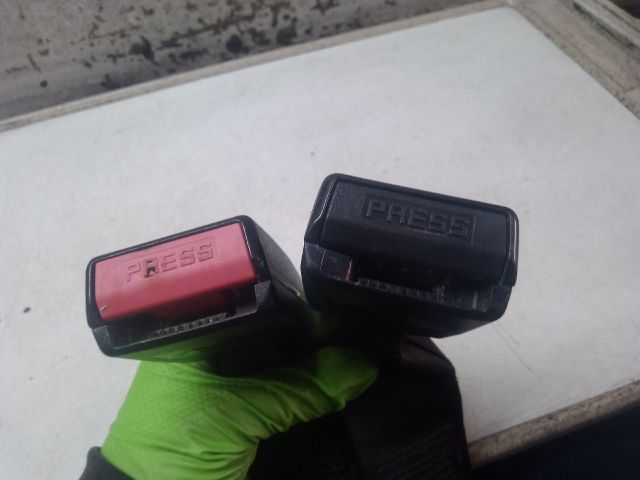 bontott DACIA DUSTER Bal hátsó Biztonsági Öv Csat