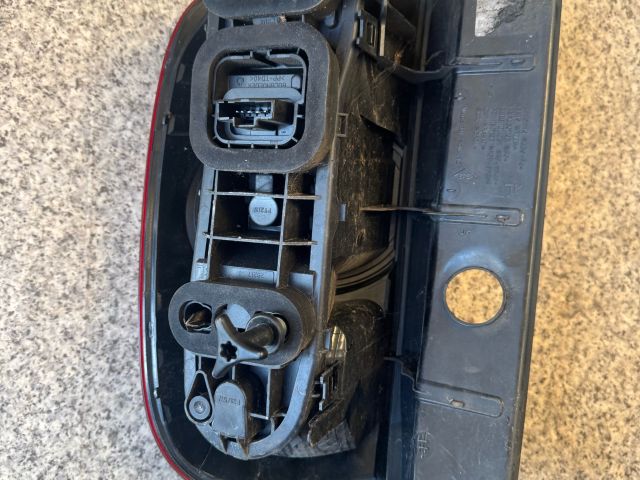 bontott DACIA DUSTER Bal Hátsó Lámpa